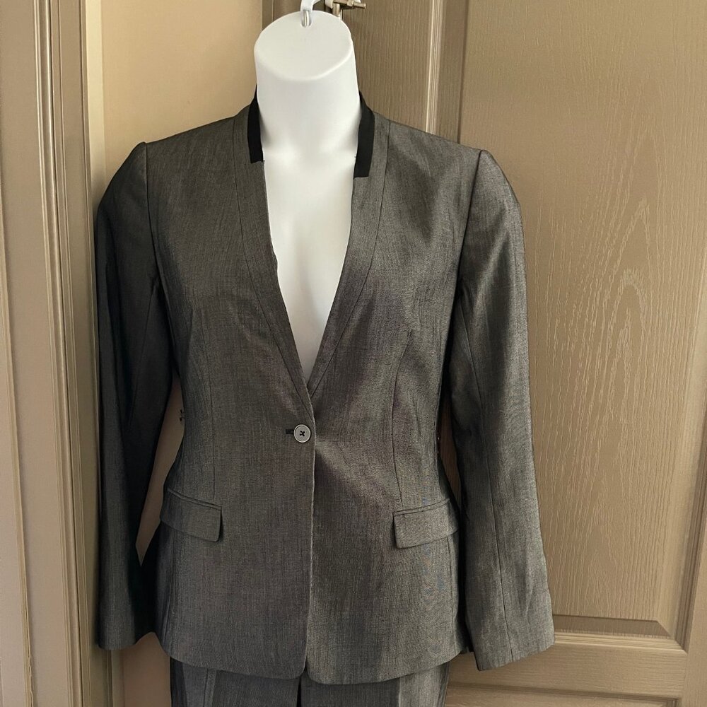 TAHARI PANTS SUIT